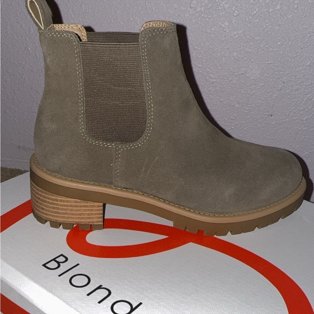 *Brand New* Blondo Women's Olive Suede Ankle Booties